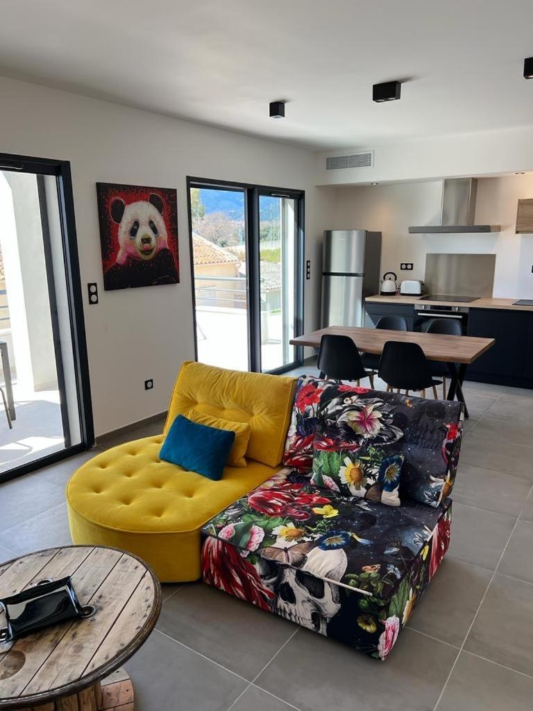 Logement Neuf-Ghisonaccia Centre, A 5Min De La Mer エクステリア 写真